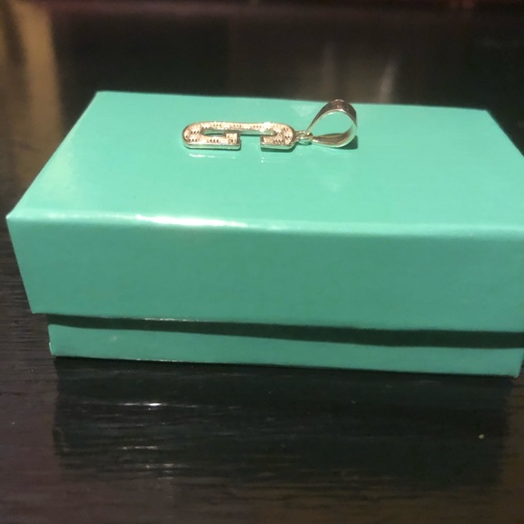 New in box Sterling Silver Letter “G” Pendant - Picture 3 of 3
